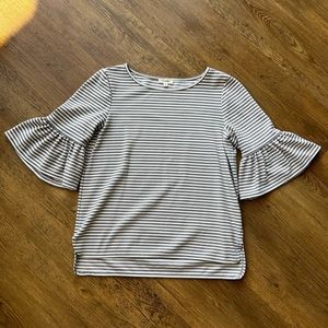 Max Studio top with ruffled/flared sleeves